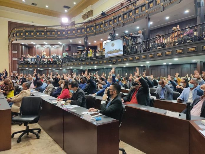 Venezuelan National Assembly floor voting the reform on the Supreme Court Law. Photo by RedRadioVE.