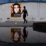 Solidarity poster for Alex Saab in Caracas: "You will not break him" Photo: MIGUEL GUTIERREZ / EPA