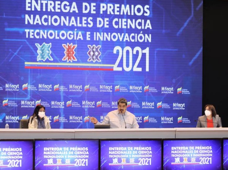 Venezuelan President Nicolas Maduro escorted by Vice President Delcy Rodriguez (left) and Gabriela Jiménez (right) during the ceremony of awarding the National Prize for Science and Technology. Photo by Prensa Presidencial.