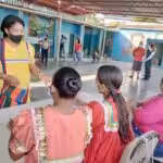 Venezuelan indigenous woman during the voting process. Photo by Twitter / @taniadamelio.