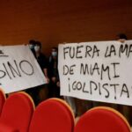 Students protest far right Venezuelan coup ploter, Leopoldo Lopez, during an event at the Complutense University in Madrid. Photo by EFE.