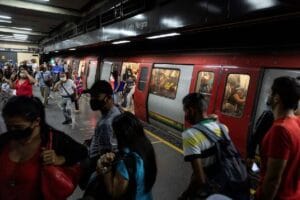 Caracas Metro users exiting CESCE trains. FIle photo.