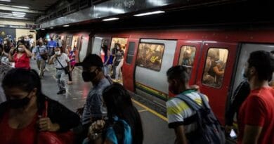 Caracas Metro users exiting CESCE trains. FIle photo.