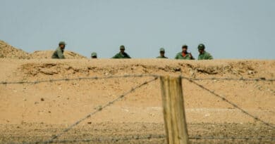muros_verguenza_sahara_marruecos_pared_militares_alambrada-800x445-1-768x427
