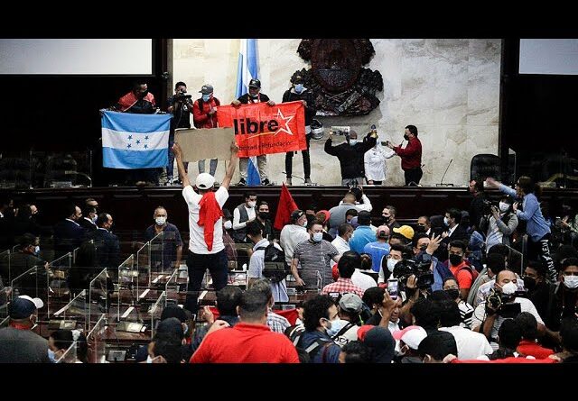 Honduras's Congress sworn in troubled ceremony. Photo: RedRadioVE.
