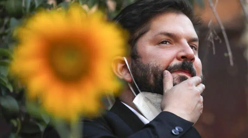 President-elect of Chile, Gabriel Boric with a Machiavellian expression. Photo: Télam