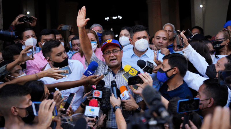 Opposition governor-elect of Barinas state, Sergio Garrido, is surrounded by the press as he leaves a Mass the day after elections in Barinas, Venezuela, January 10, 2022. Photo: Matias Delacroix / AP