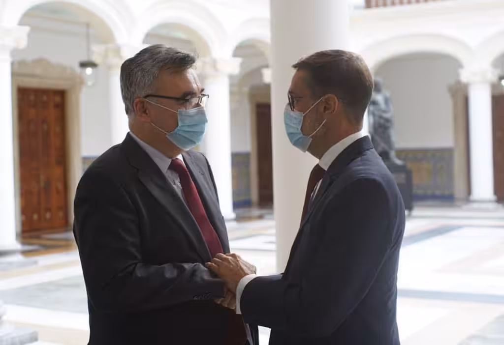 Venezuelan Foreign Affairs Minister Félix Plasencia and the Russian ambassador to Venezuela Sergey Melik Bagdasarov.