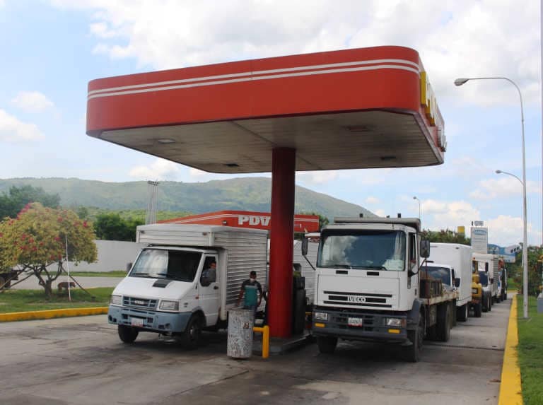 Lines of cars waiting at a gas station in Caracas, Venezuela. File photo