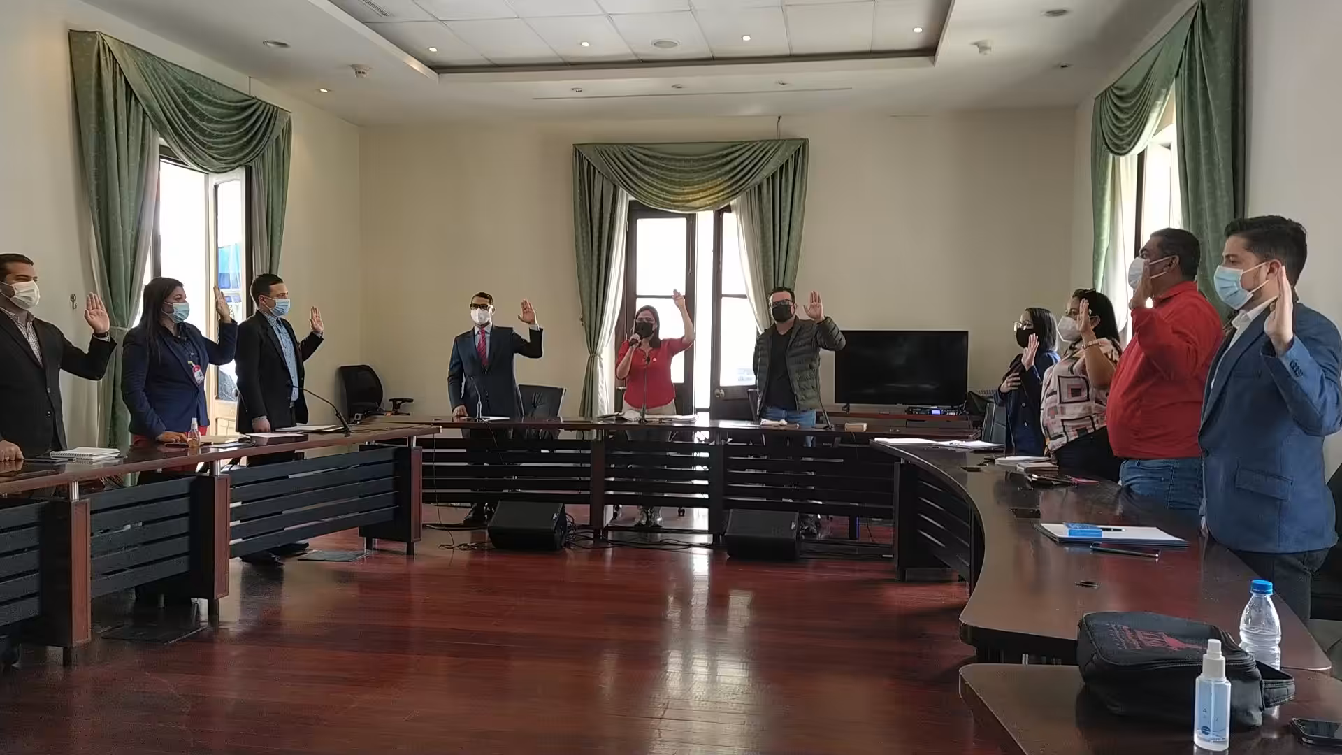 Featured image: Sworn in ceremony for the parliamentary committee for communal development. Photo: Twitter / @eekhout_blanca.