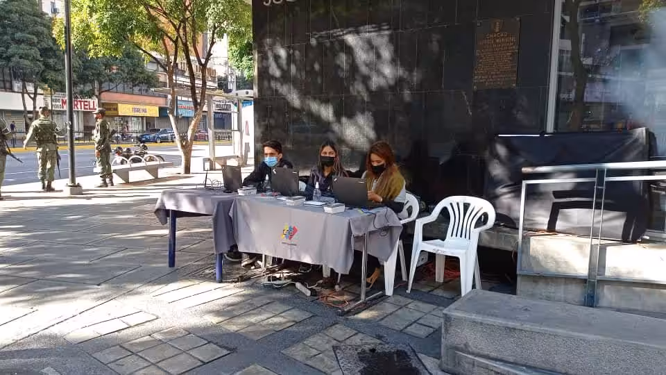 A signature collection point at Chacao (East of Caracas) with zero people signing this Wednesday, January 26, 2022. Photo: Twitter / @chavistaganadr.