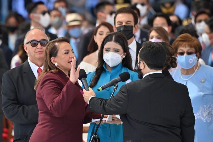 Xiomara Castro the new president of Honduras during her swear in ceremony. Photo: AFP / Luis Acosta.