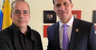 Former deputy Juan Guaidó (right) with his strategist JJ Rendón (left). File photo.