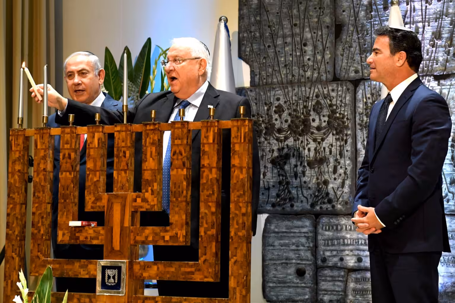 How Mossad Helps Arab Despots