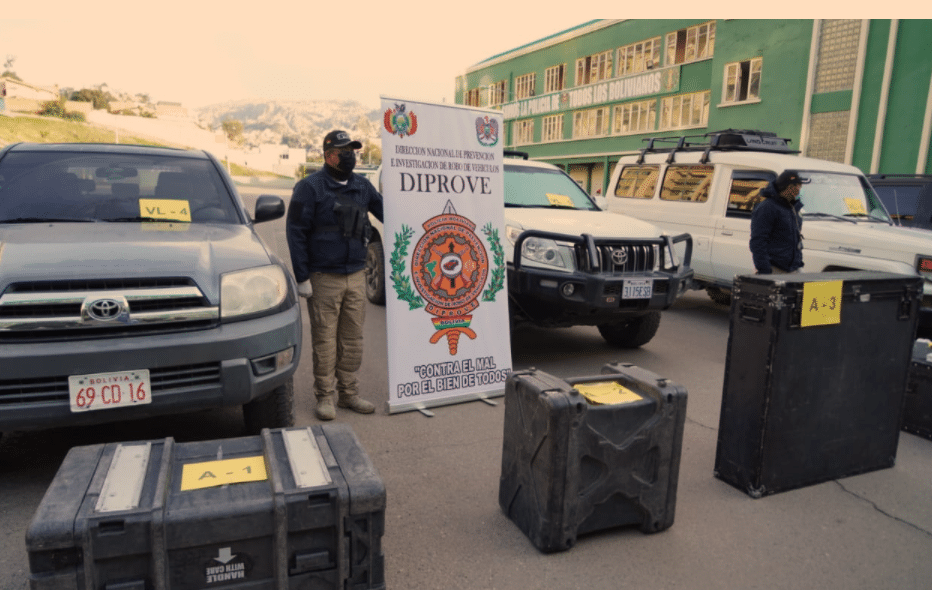 Featured image: The Government of Bolivia delivers the vehicles and other goods which were stolen by Guaidó's lackeys. Photo: REDRADIOVE