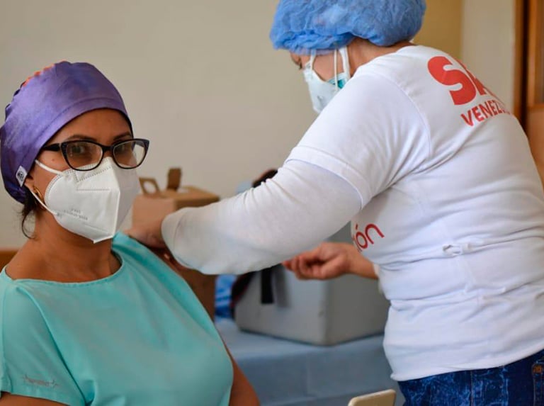enezuelan healthcare worker being vaccinated. File photo by Telesur.