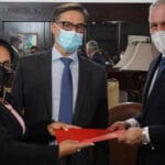 Venezuela's new Ambassador to Honduras, Margaud Godoy (left); Foreign Affairs Minister of Venezuela Félix Plasencia (center); and Foreign Affairs Minister of Honduras Enrique Reina (right). Photo: Twitter/ @PlasenciaFelix 