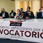 Nicmer Evans, with other extreme right politicians like Américo De Grazia and César Pérez Vivas. Photo: Twitter / @rrmover.