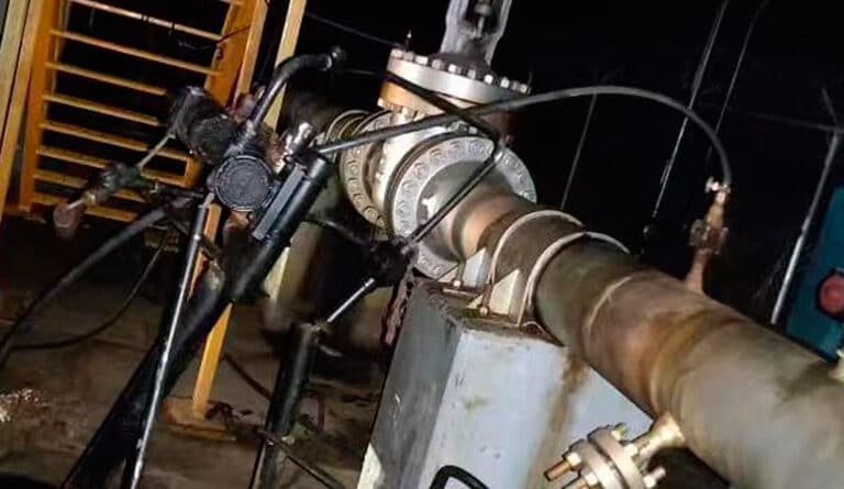 Gasoline stealing contraption applied to El Palito Refinery pipeline.
