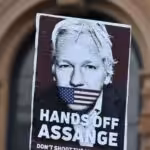 una-pancarta-durante-la-manifestacion-a-favor-de-la-libertad-de-julian-assange