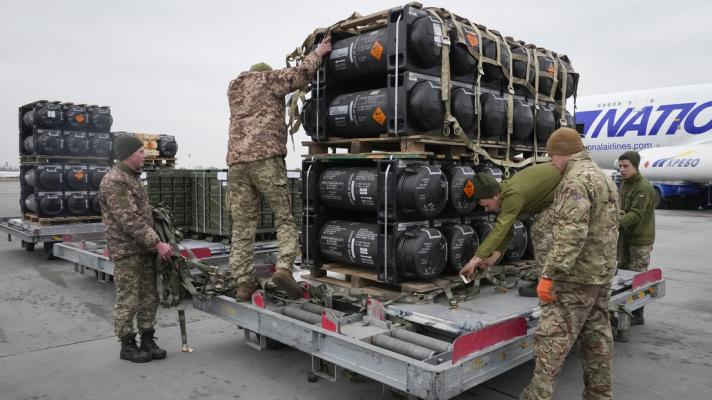 The United States delivered more than 200 tons of weapons to Ukraine in February this year. Photo: Efrem Lukatsky/AP