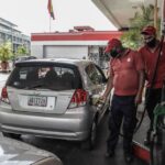 Gas station workers at a service station in Caracas, Venezuela, on June 1, 2020. SOPA Images / Legion-Media.