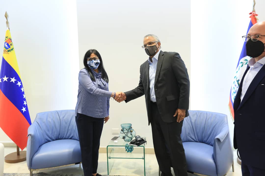 Venezuelan Vice President Delcy Rodriguez (left) greeting Belize's Foreign Affairs Minister Raul Li Causi (right). Photo: Twitter / @PartidoPSUV.