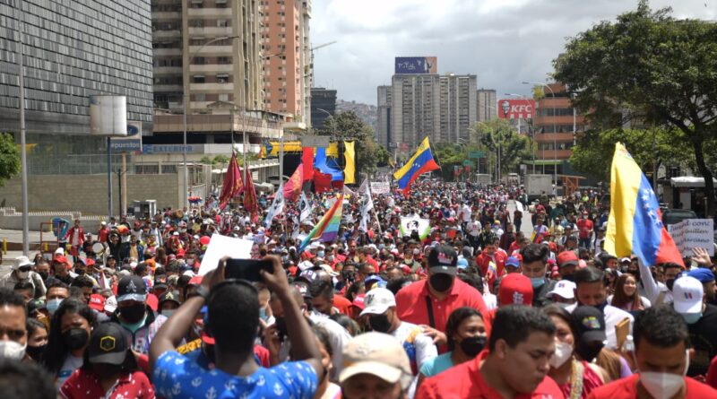 Part of the Chavista demonstration marching near Los Cortijos, eastern Caracas. Photo: Twitter/@PartidoPSUV