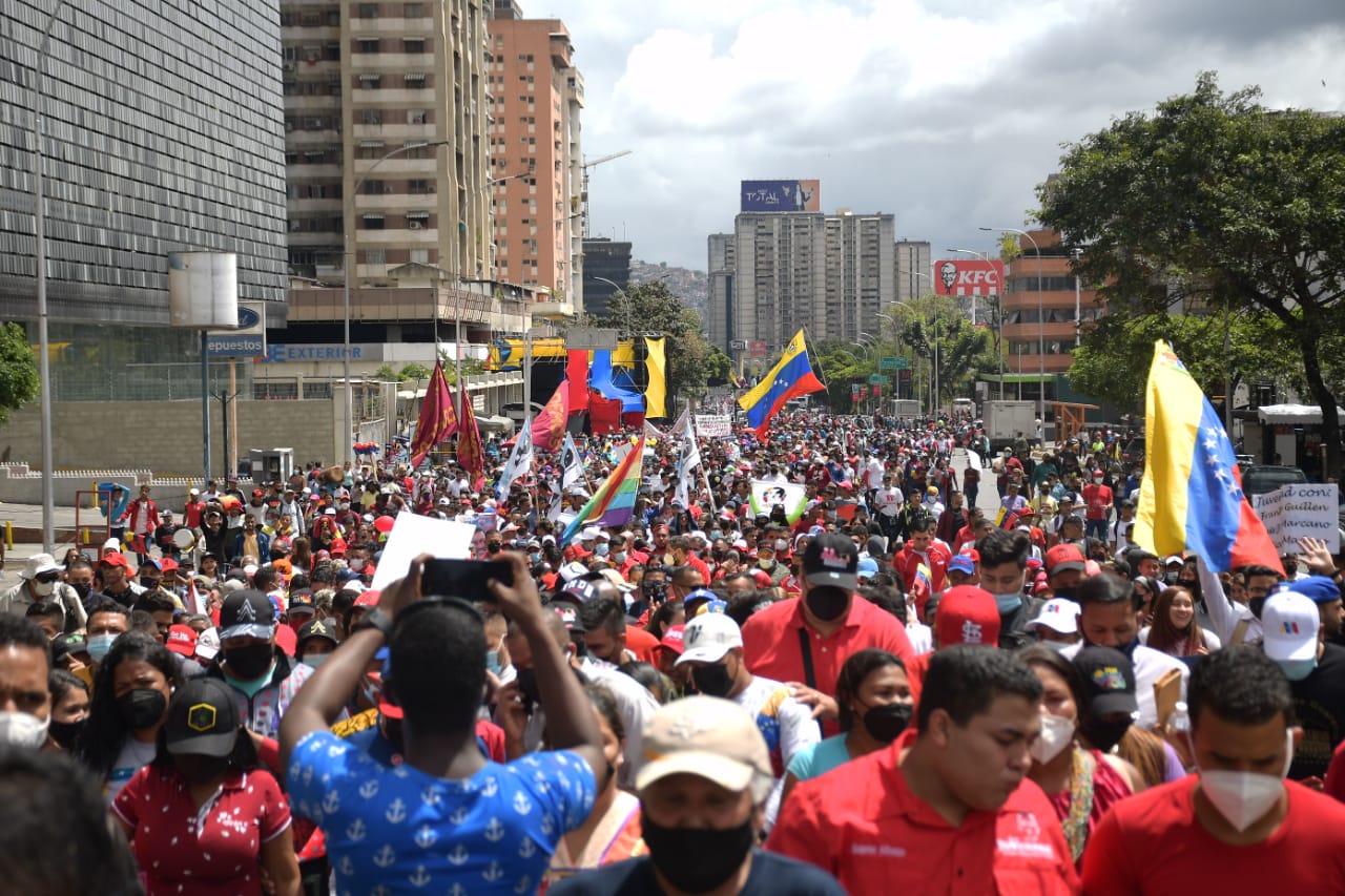 Part of the Chavista demonstration marching near Los Cortijos, eastern Caracas. Photo: Twitter/@PartidoPSUV