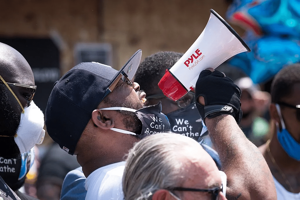 Terrence Floyd, George Floyd's brother speaks at his brother's memorial at Chicago Ave and E 38th St in Minneapolis, Minnesota. Photo: Lorie Shaull/Wikicommons