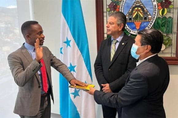 Garífuna doctor Luther Castillo Harry, who graduated from Cuba's ELAM, is now a member of the Honduran executive of President Xiomara Castro. Photo: Prensa Latina