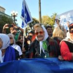 Mothers of Plaza de Mayo during a 2017 protest in Buenos Aires. File photo by ENRIQUE GARCÍA MEDINA/El Pais.