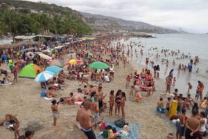 Beaches such as Candilejas, Coral, Camurí Chico, Los Ángeles and the towns of Caruao are full of vacationers. Photo: Cirilo Hernandez