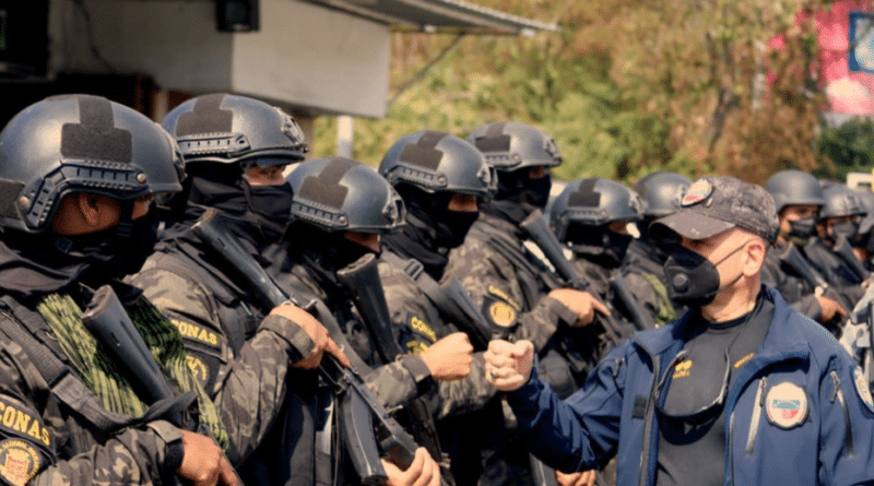 Featured image: Venezuelan minister of interior relations, justice and peace, Remigio Ceballos (right), instructing a group of his officers (left). Photo: REDRADIOVE. 