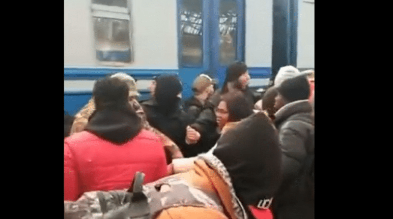 Featured image: Nigerians are refused passage on a train leaving Kiev. Photo: Twitter/@ChalecosAmarill