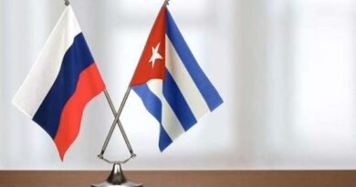 Cuban and Russian table size flags. File photo.