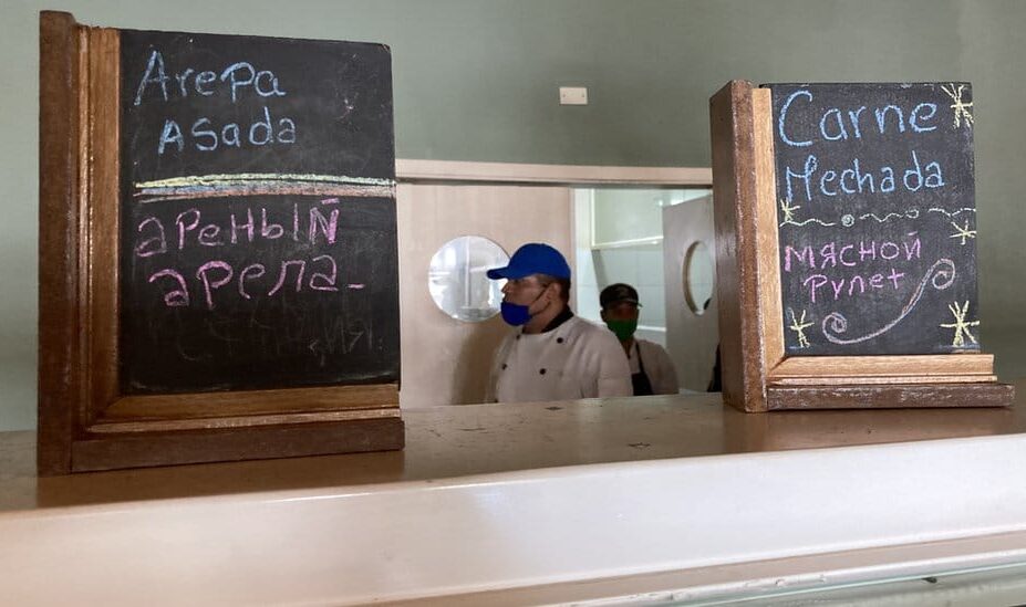 Restaurants in Margarita Island already have their menu translated to Russian. Photo: Nilole Kolster / BBC.