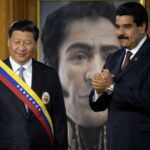 Chinese President XI Jingping  (left) and President Nicolas Maduro (right) at Miraflores Palace in 2014. Photo: J. Silva / Reuters.