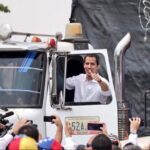 Former deputy Guaido while trying to force the entry of alleged humanitarian aid to Venezuela in February 2019. Photo: Twitter / @AmbJohnBolton.