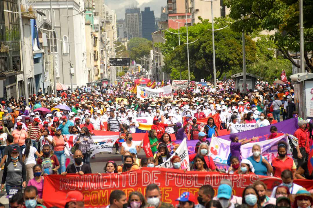 Venezuelans marching in Caracas to commemorate International Women's Day on March 8, 2022.  Photo: Twitter / @NicolasMaduro.