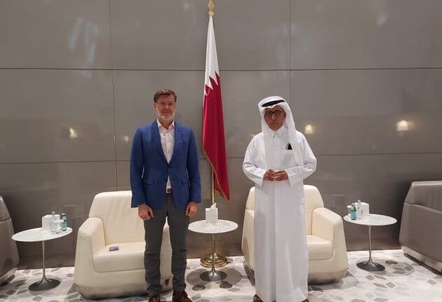Venezuelan minister for foreign affairs Felix Plasencia (left) and Qatari ambassador to Venezuela Rashid Mohsin (right). Photo: Twitter / @plasenciafelixr