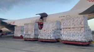 4.8 million anticovid vaccines unloaded from a Boeing 747 cargo jet at the Simon Bolivar international airport serving Caracas. Photo: Twitter / @ViceVenezuela.