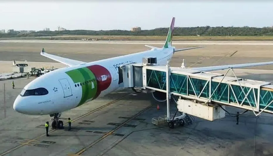 Featured image: TAP Portugal airplane in the Simon Bolivar international airport in Maiquetia. Photo: IAIM.