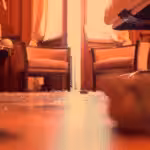 Featured image: Broken windows and glass at office of Cristina Kirchner. Photo: Últimas Noticias. 