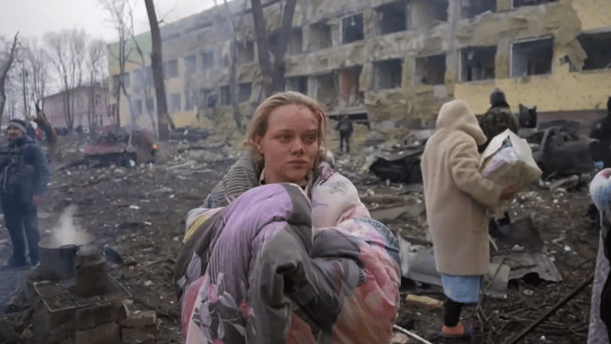 Featured image: Marianna Podgurskaya, Ukrainian woman claimed to have been injured in the Russian aerial bombing of the maternity hospital in Mariupol, Donetsk. Photo: Twitter/@correodelalba