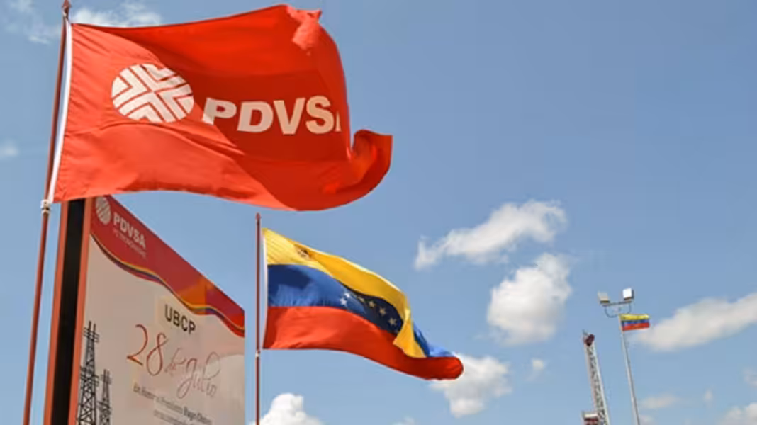 A flag for PDVSA flying next to the Venezuelan flag outside a PDVSA facility. Photo: File photo.