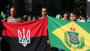 Extreme-right supporters of Brazilian President Bolsonaro display a Ukrainian neo-nazi banner and a monarchic flag of Brazil from the colonial period. File photo.