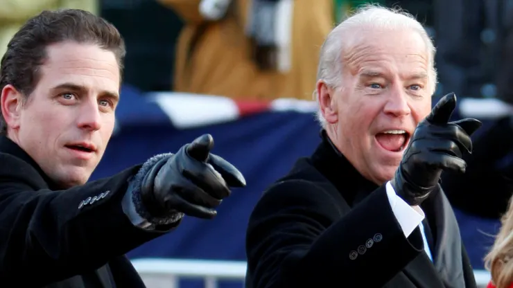 US Vice President Joe Biden (right) points to some faces in the crowd with his son Hunter as they walk down Pennsylvania Avenue following the inauguration ceremony of President Barack Obama in Washington, January 20, 2009. Photo: Carlos Barria/Reuters.