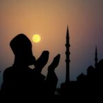 Featured image: Silhouette of a Muslim man praying along with silhouettes of mosques. File photo.