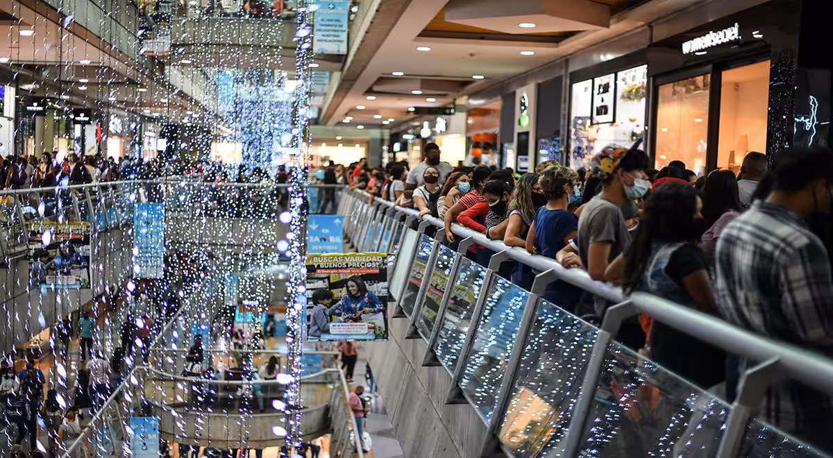 Venezuelans doing lines for last minute Christmas shopping last December 2021 in the Sambil shopping center, Caracas. File photo.